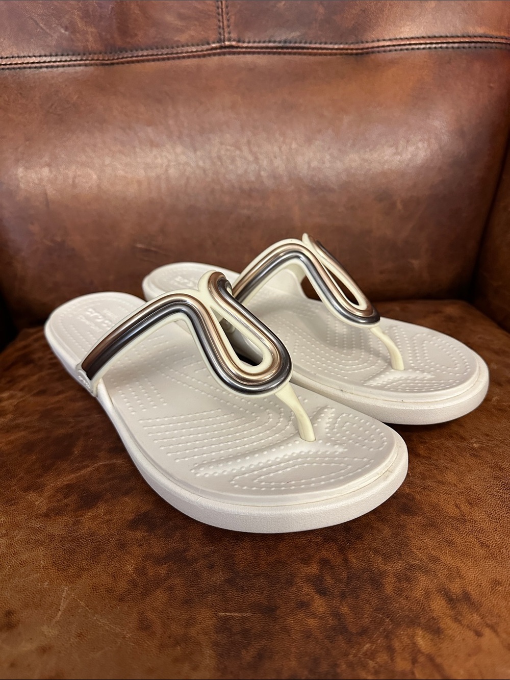 CROCS White Thong Sandals with Silver Accent